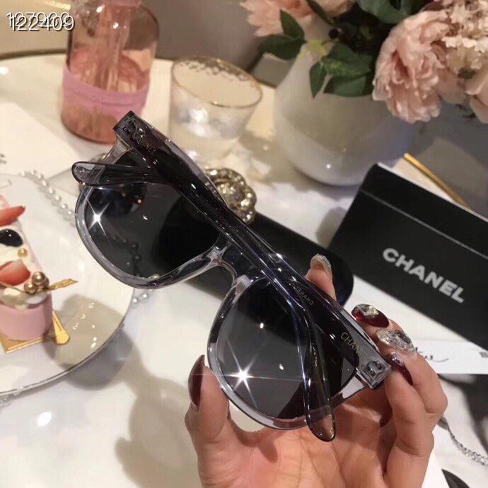 CHANEL香奈兒 黑色+透灰 開春爆款 高清偏光鏡片 女款太陽鏡 超輕不壓鼻  lly1133